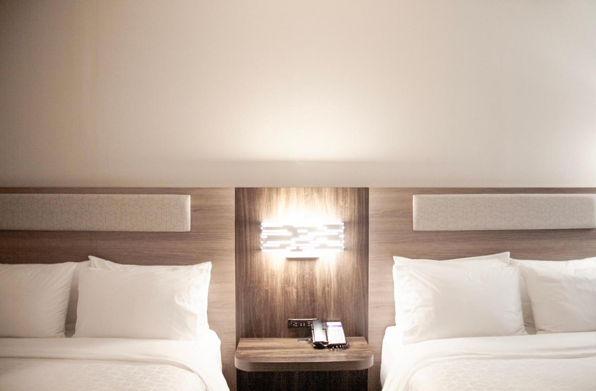 Holiday Inn Express & Suites Overland Park By Ihg Exteriör bild
