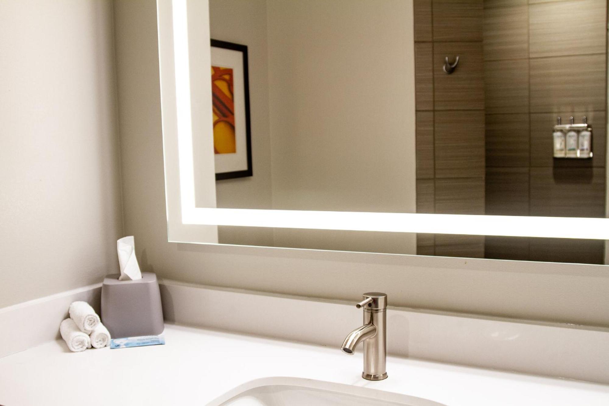 Holiday Inn Express & Suites Overland Park By Ihg Exteriör bild
