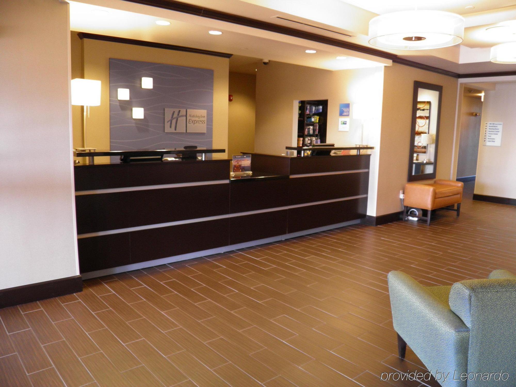 Holiday Inn Express & Suites Overland Park By Ihg Exteriör bild