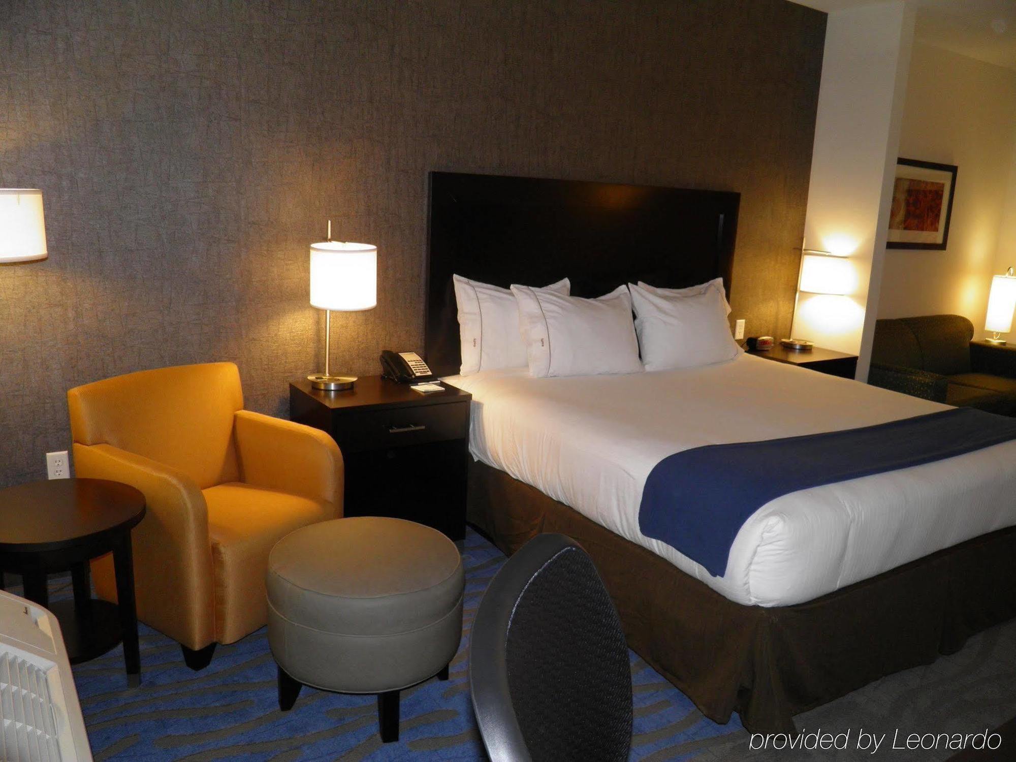Holiday Inn Express & Suites Overland Park, An Ihg Hotel Exteriör bild