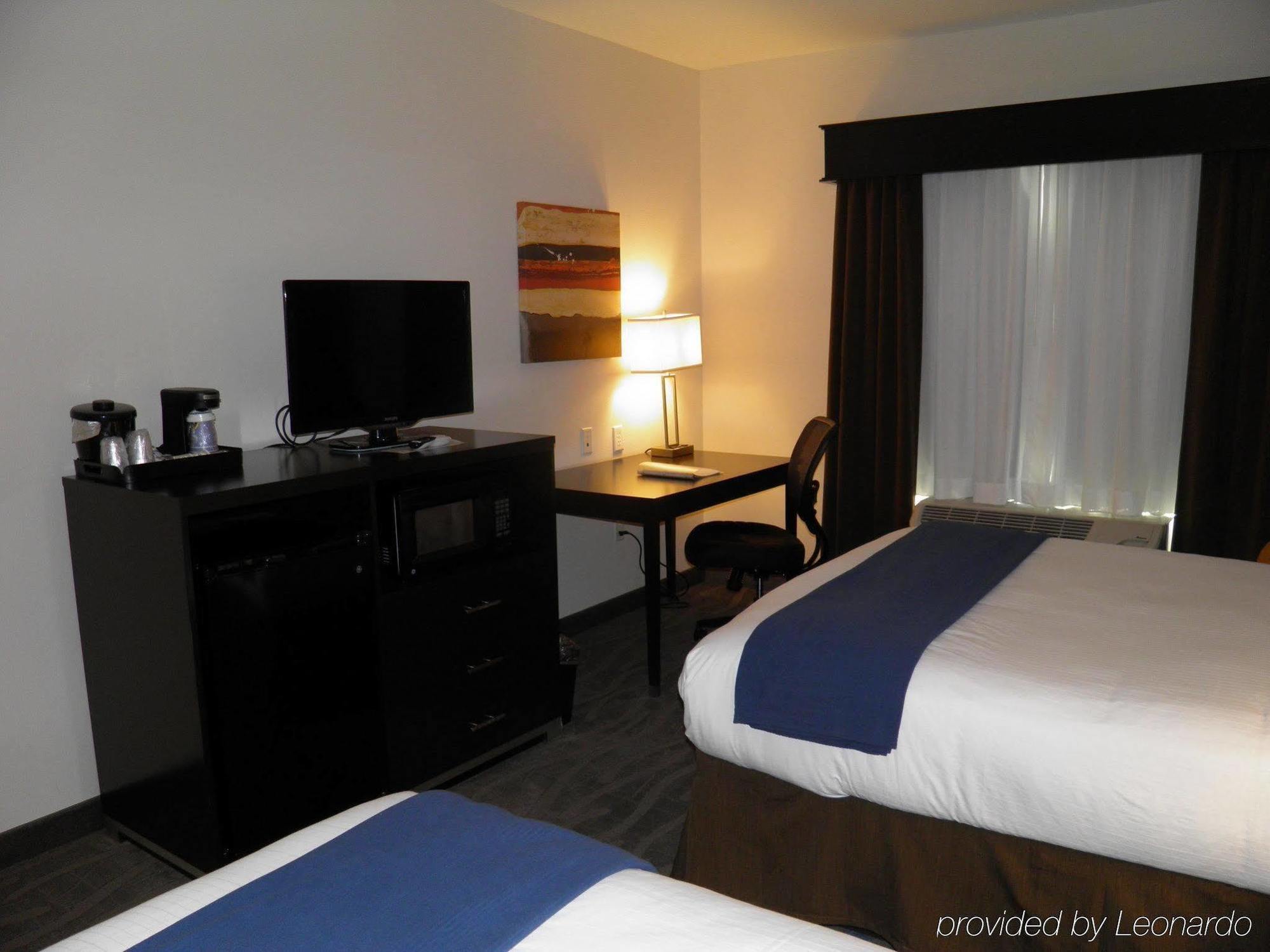 Holiday Inn Express & Suites Overland Park By Ihg Exteriör bild
