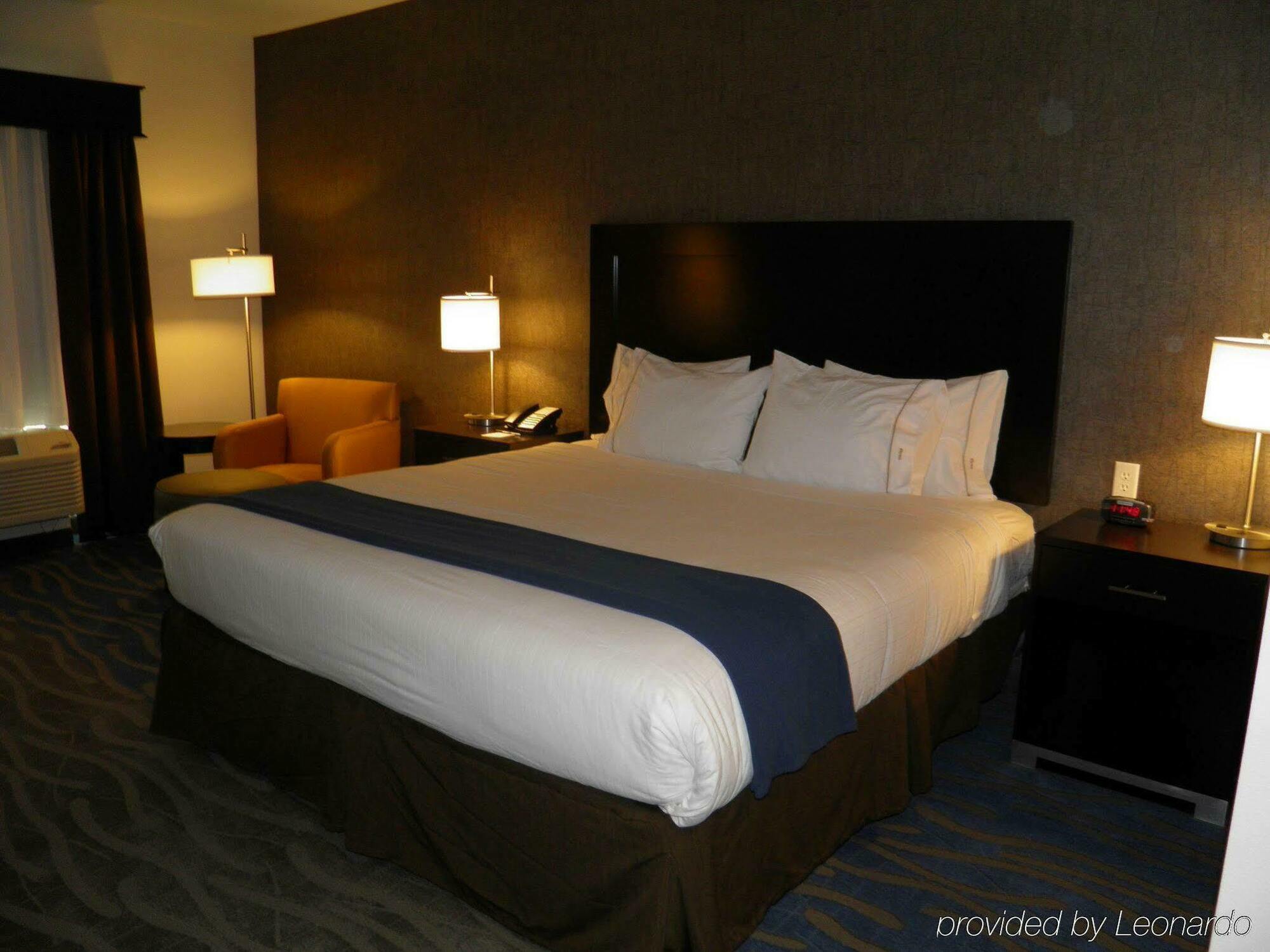 Holiday Inn Express & Suites Overland Park By Ihg Exteriör bild