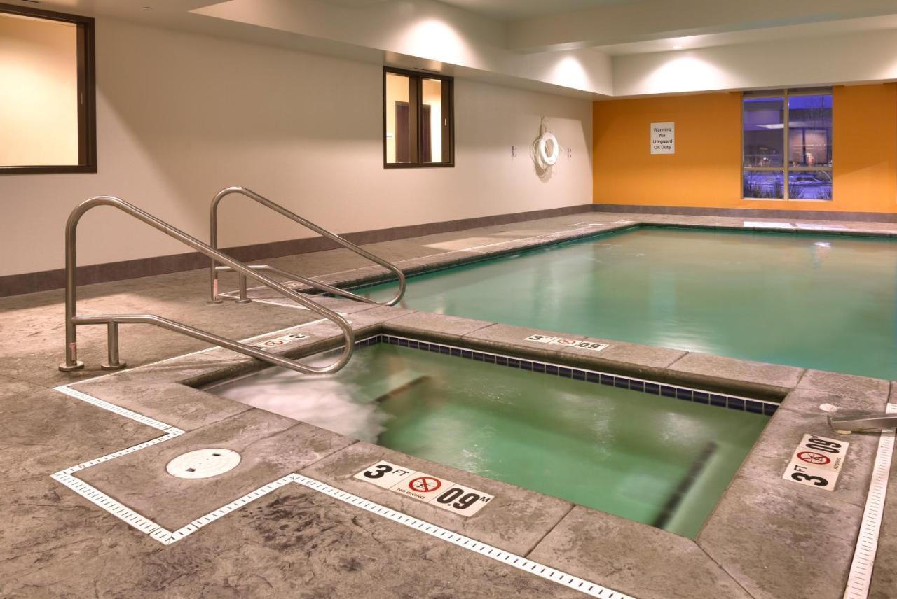 Holiday Inn Express & Suites Overland Park By Ihg Exteriör bild