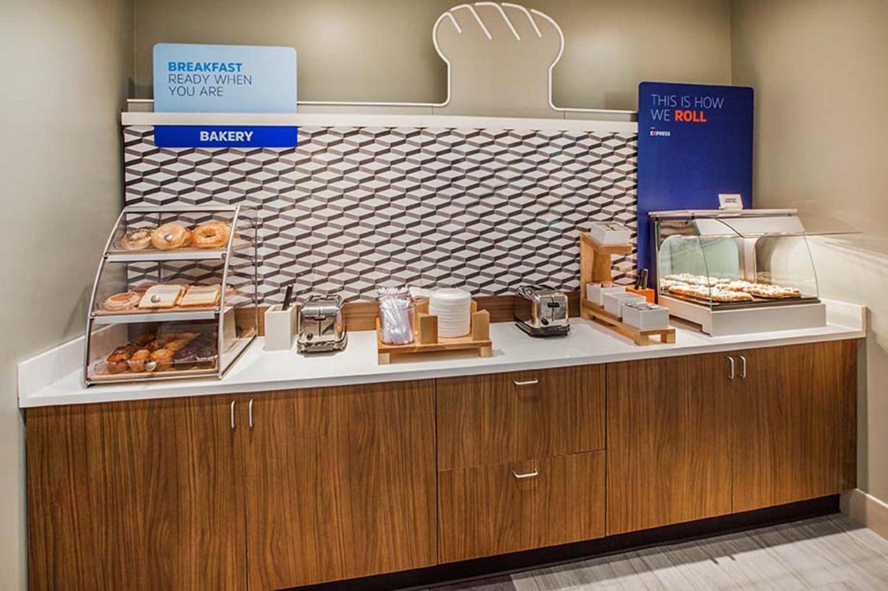 Holiday Inn Express & Suites Overland Park By Ihg Exteriör bild